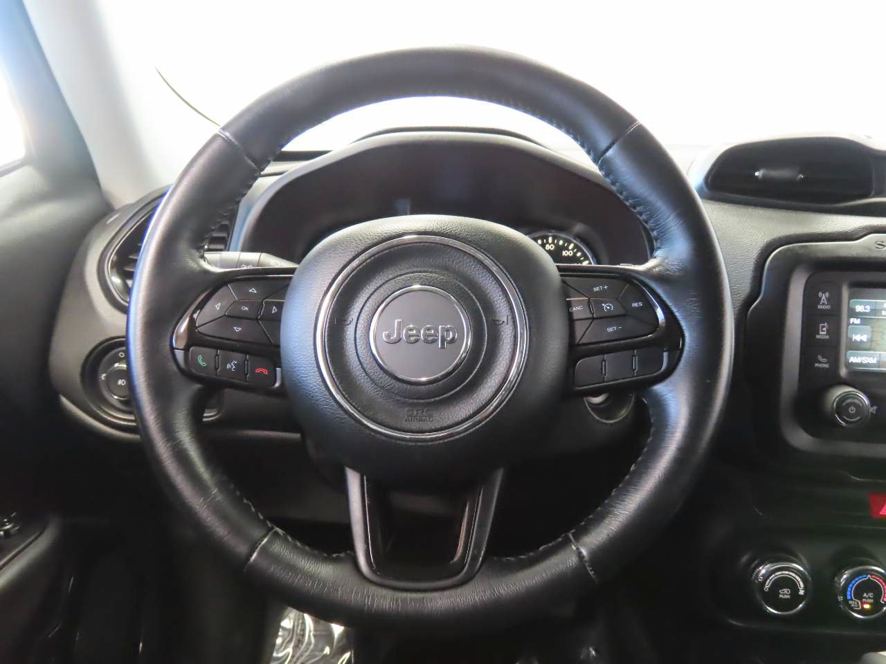 Used 2017 Jeep Renegade Altitude w/ Safety & Security Group FWD image 8