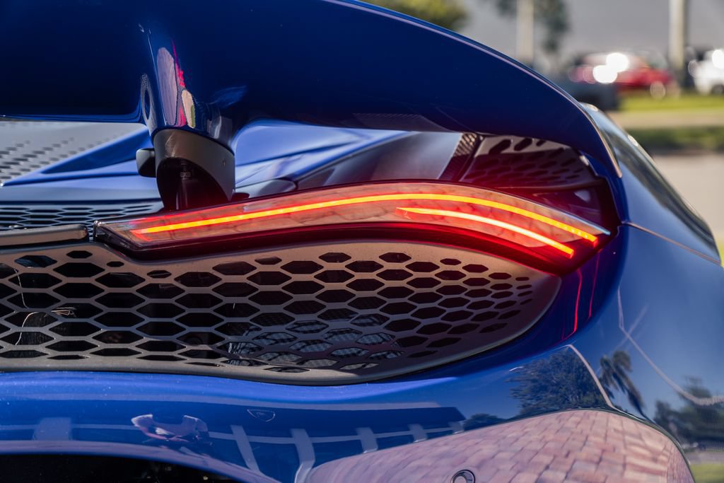 Used 2024 McLaren 750S Spider RWD image 12
