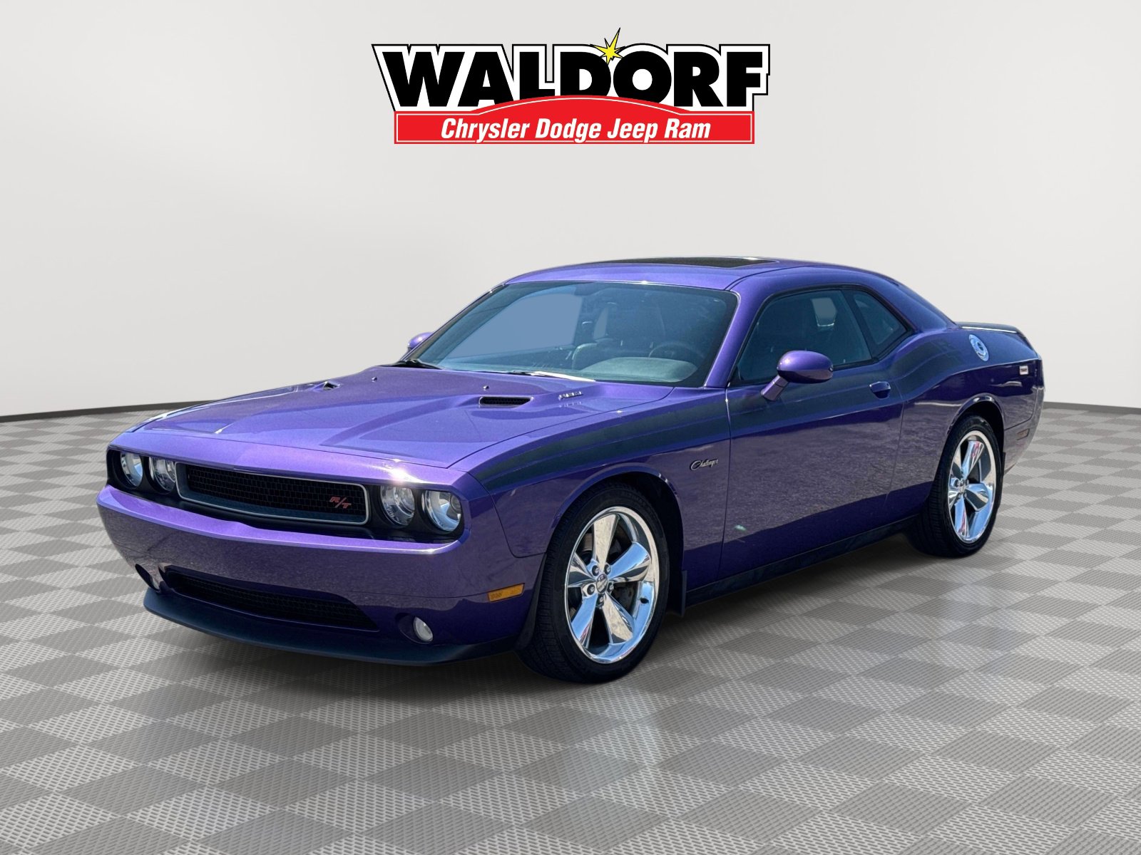 Used 2014 Dodge Challenger R/T RWD image 3