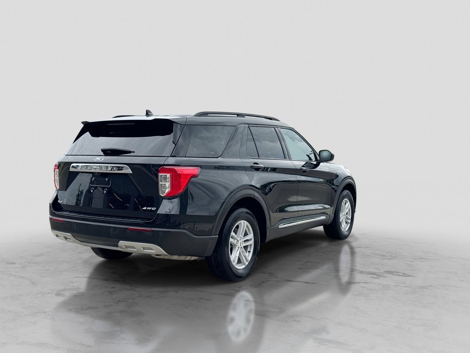 Certified 2023 Ford Explorer XLT w/ Equipment Group 202A AWD/4WD image 8