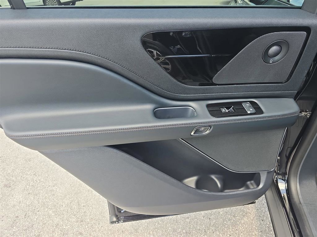 New 2025 Lincoln Aviator 2WD w/ Equipment Group 101A image 13