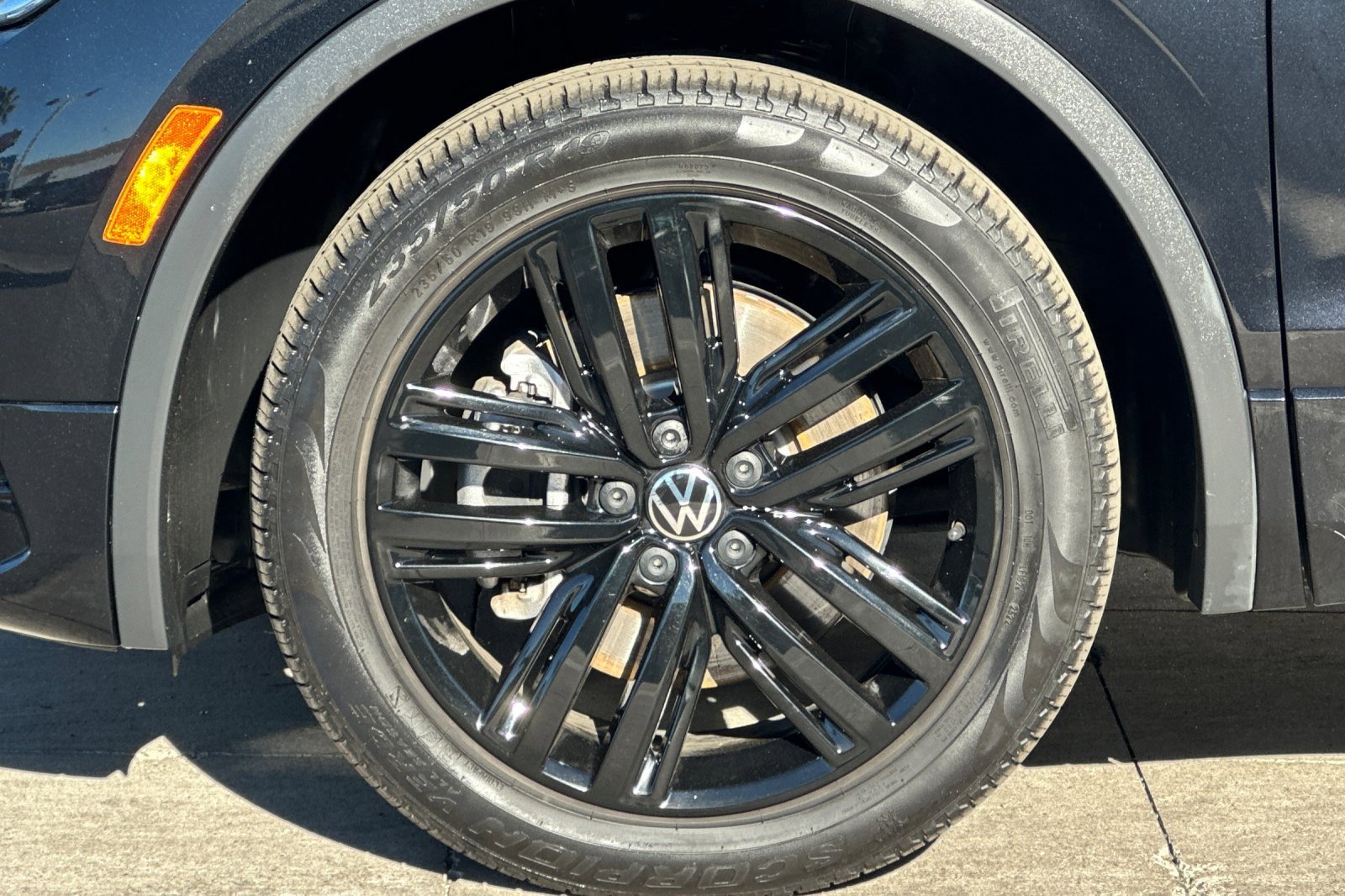 Certified 2022 Volkswagen Tiguan SE R-Line image 28