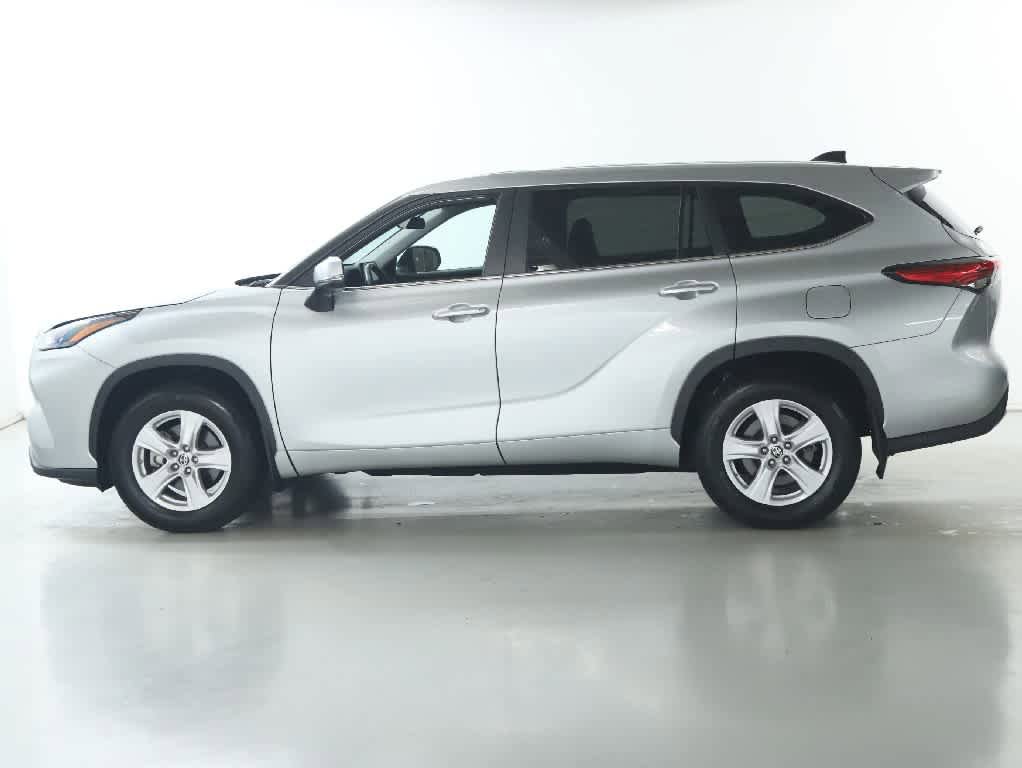 Used 2023 Toyota Highlander LE AWD/4WD image 40
