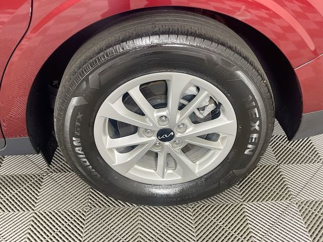 Used 2023 Kia Carnival LX image 31