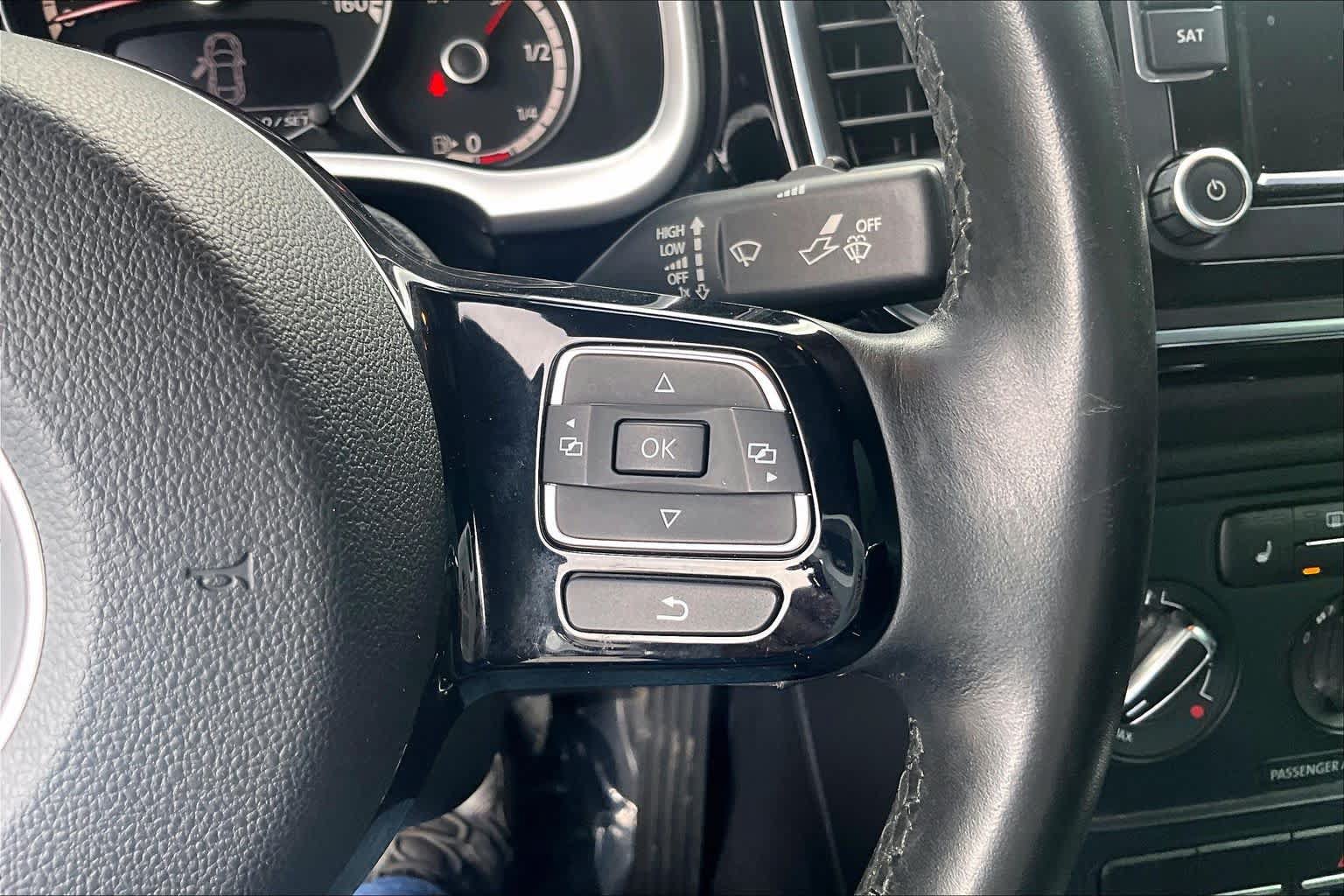 Used 2013 Volkswagen Beetle 2.5 FWD image 23