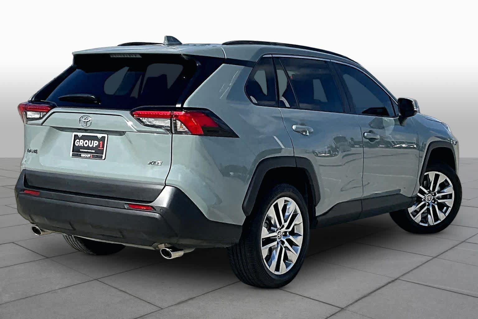 Used 2021 Toyota RAV4 XLE Premium FWD image 12