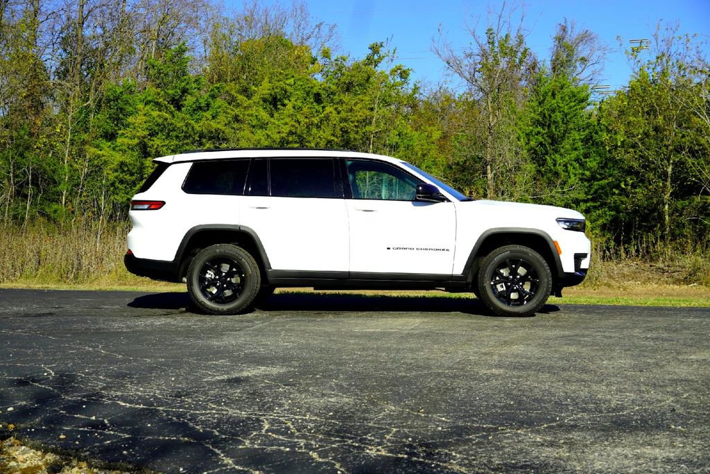 New 2025 Jeep Grand Cherokee L Altitude image 5