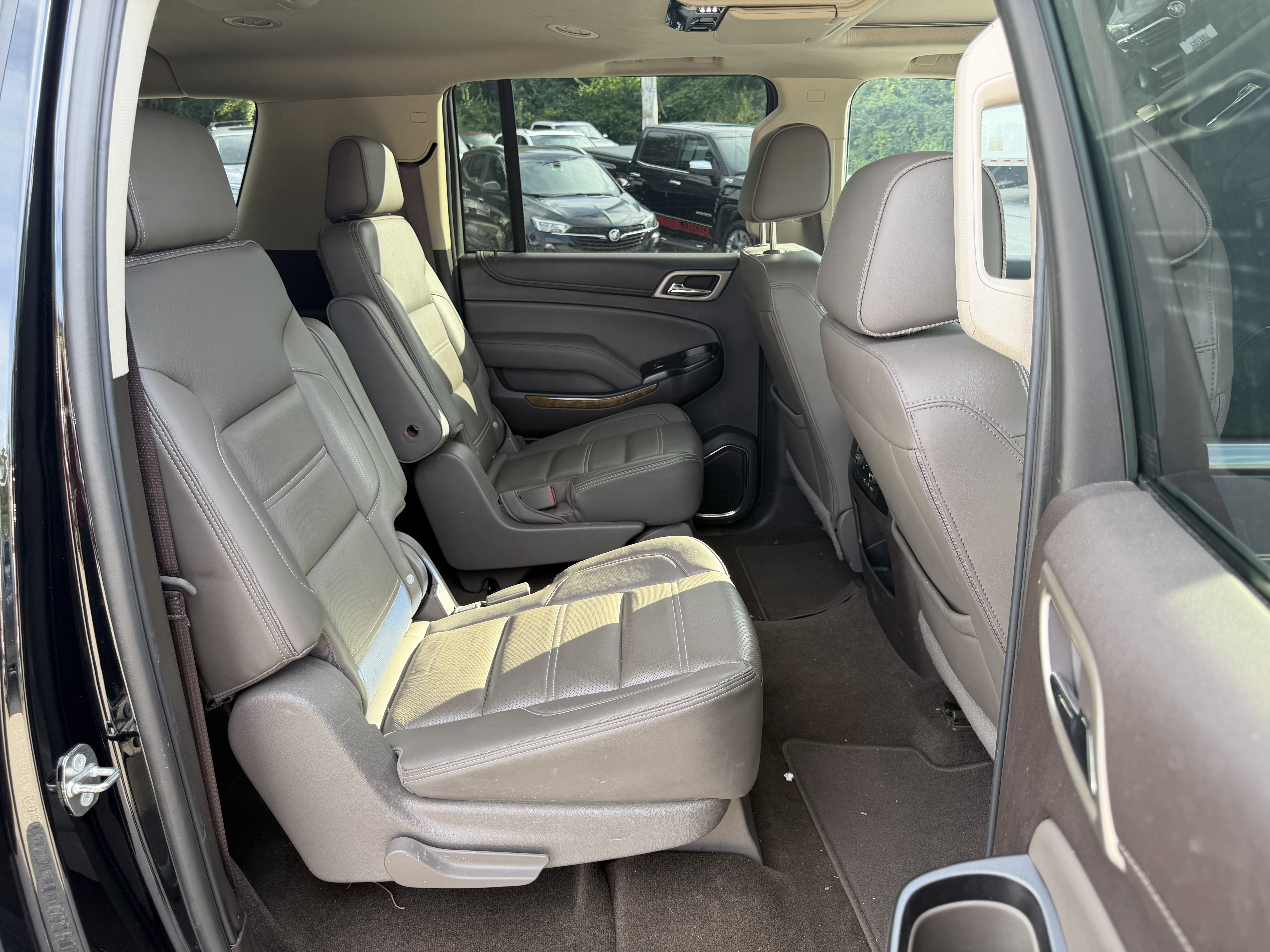 Used 2017 GMC Yukon XL Denali w/ Open Road Package AWD/4WD image 10