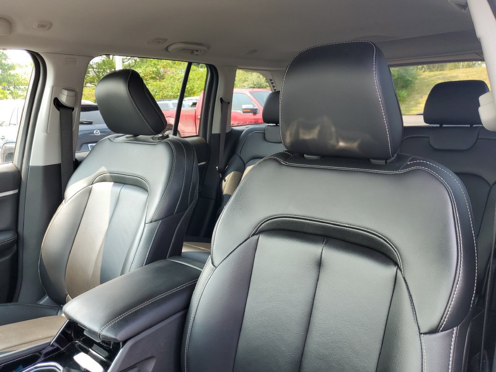 Used 2023 Jeep Grand Cherokee Limited AWD/4WD image 13