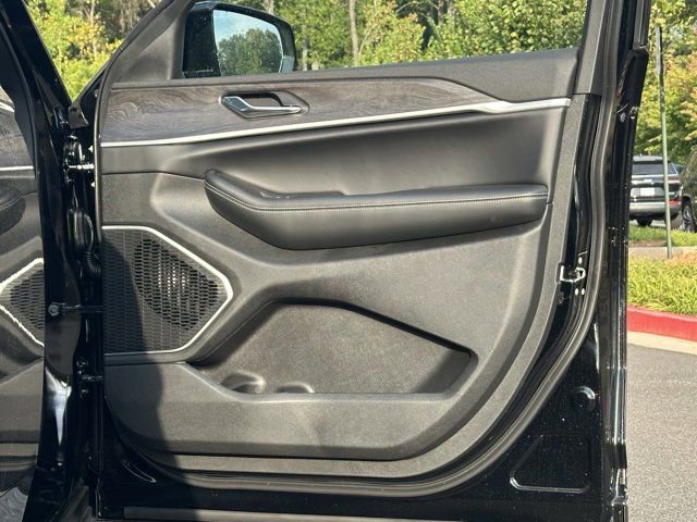 New 2025 Jeep Grand Cherokee Limited w/ Luxury Tech Group II image 14