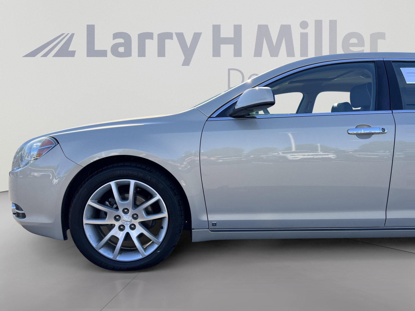 Used 2009 Chevrolet Malibu LTZ w/ Rear Power Package FWD image 11