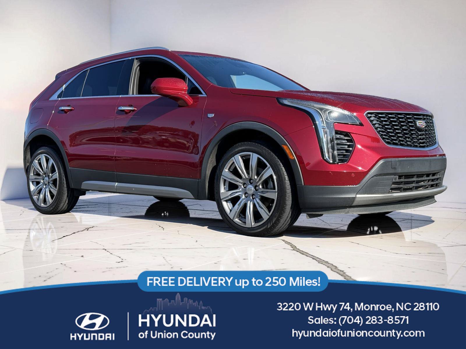 Used 2019 Cadillac XT4 Premium Luxury FWD image 1