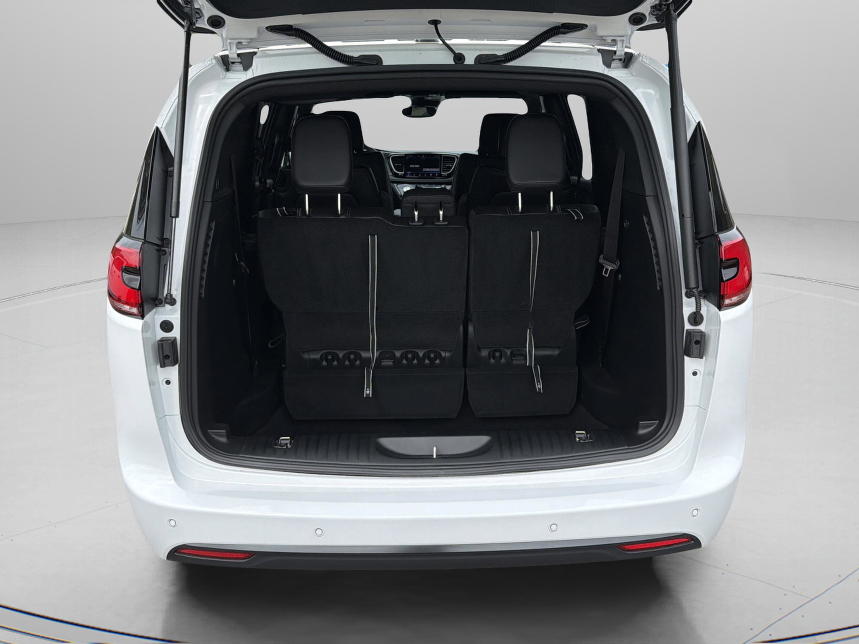 New 2026 Chrysler Pacifica Select image 22