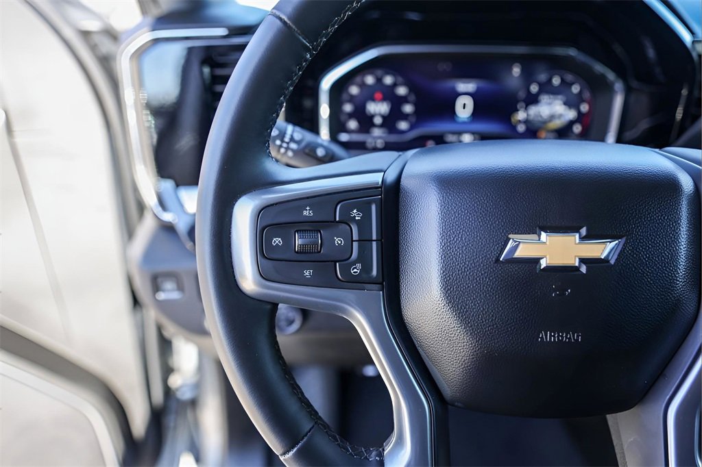 Used 2025 Chevrolet Silverado 2500 LTZ w/ LTZ Convenience Package image 12