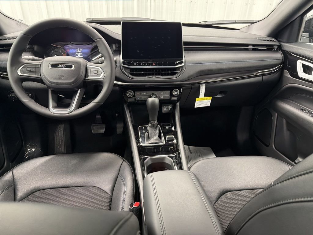 New 2026 Jeep Compass Latitude image 12
