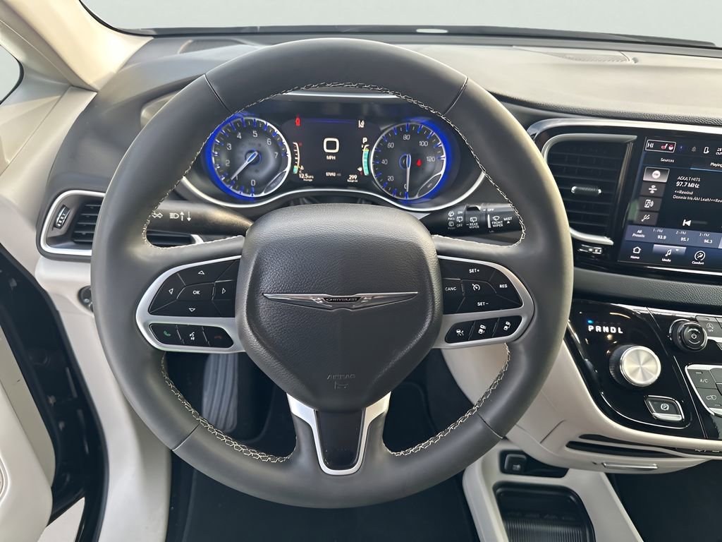 Used 2024 Chrysler Pacifica Touring-L FWD image 20