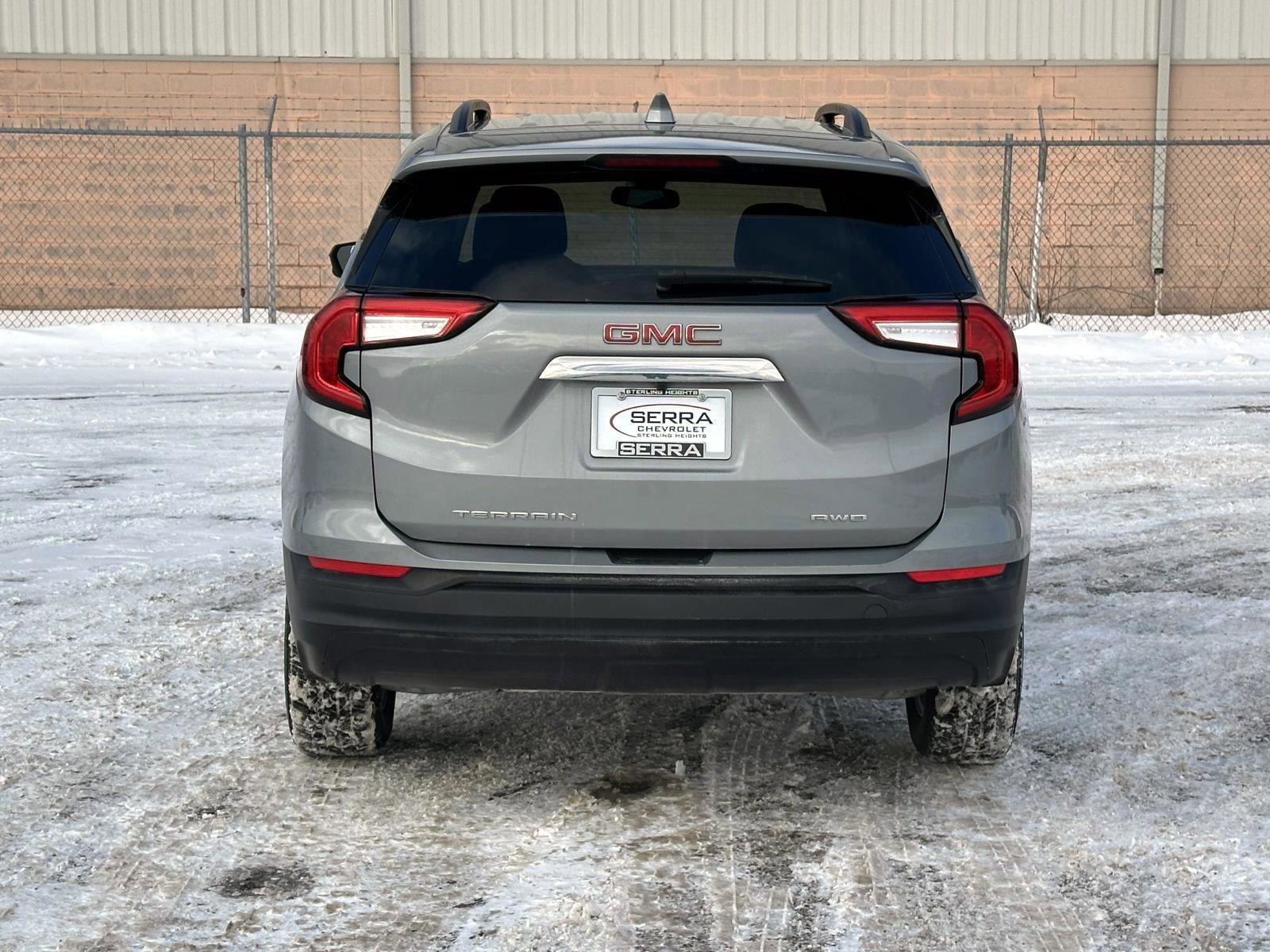 Certified 2023 GMC Terrain SLE w/ Driver Convenience Package image 4