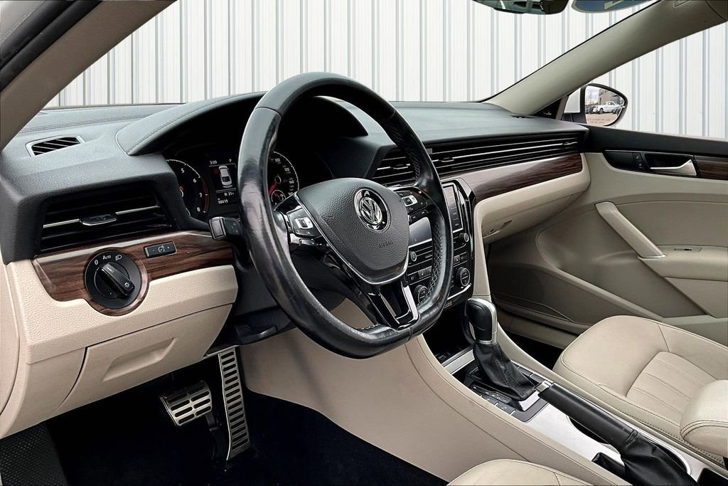 Used 2020 Volkswagen Passat 2.0T SEL image 17