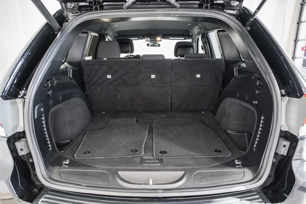 Certified 2019 Jeep Grand Cherokee Laredo w/ Security & Convenience Group image 10