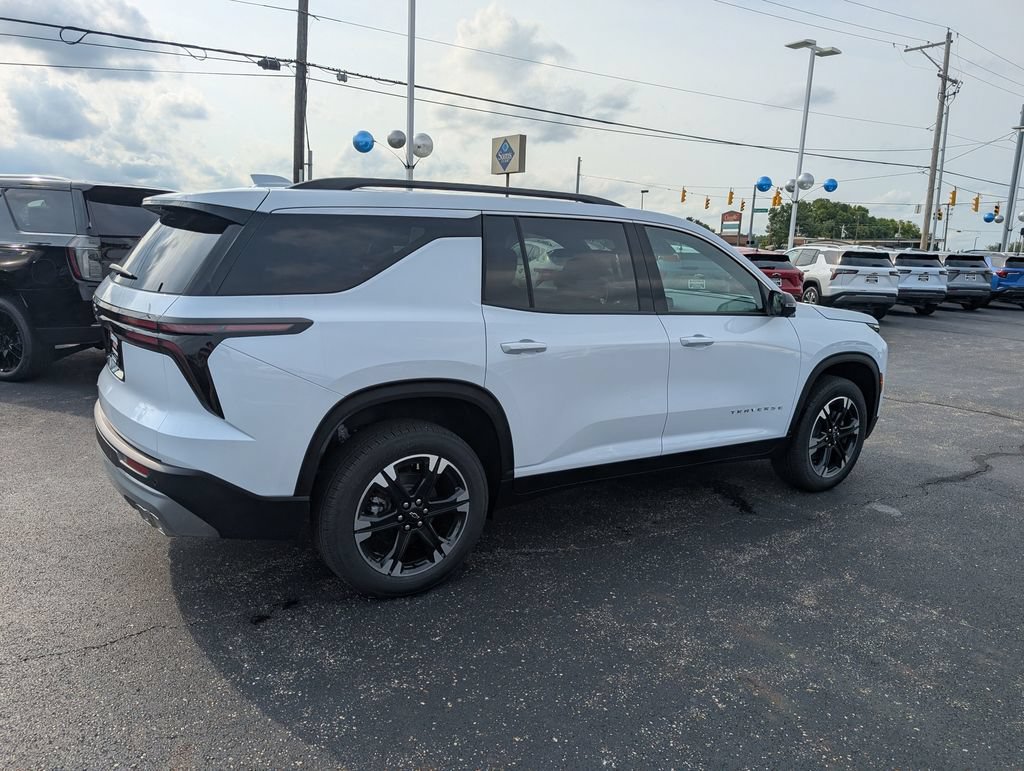 New 2027 Chevrolet Traverse LT w/ Sun and Wheel Package AWD/4WD image 8