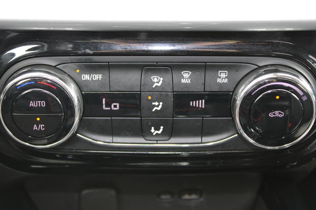 Used 2025 Chevrolet Trax LT image 44