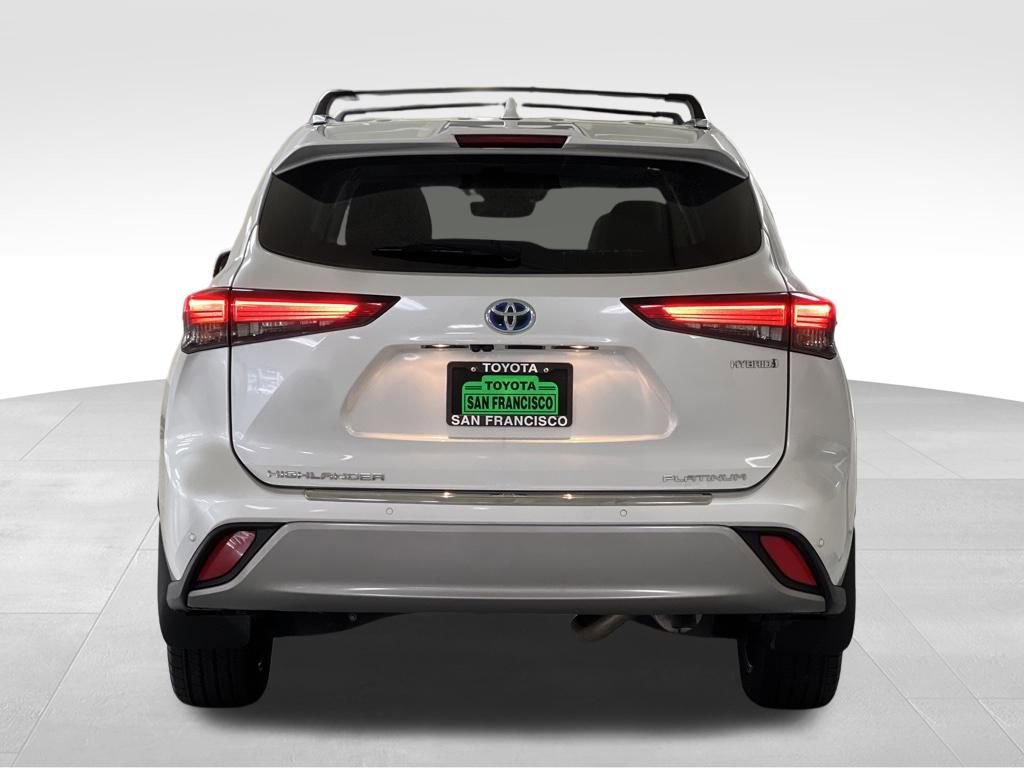 Used 2022 Toyota Highlander Platinum image 4