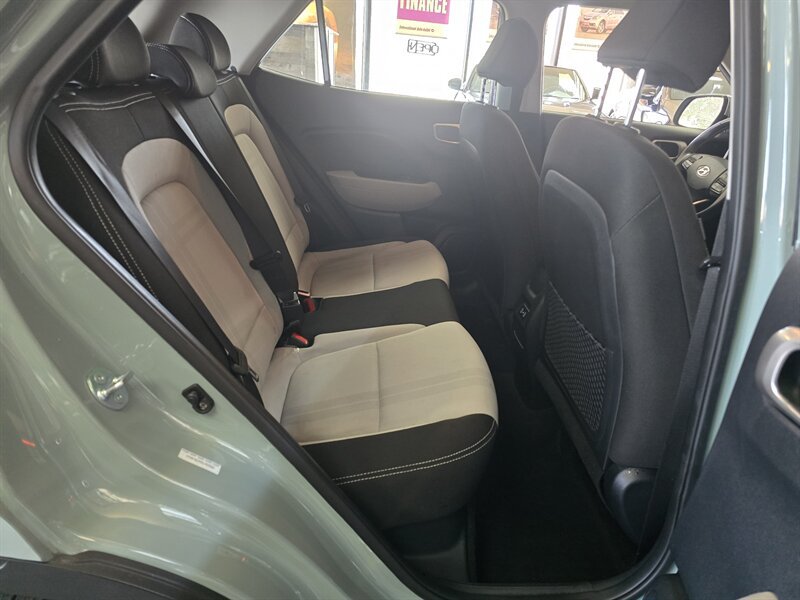 Used 2025 Hyundai Venue SEL FWD image 15