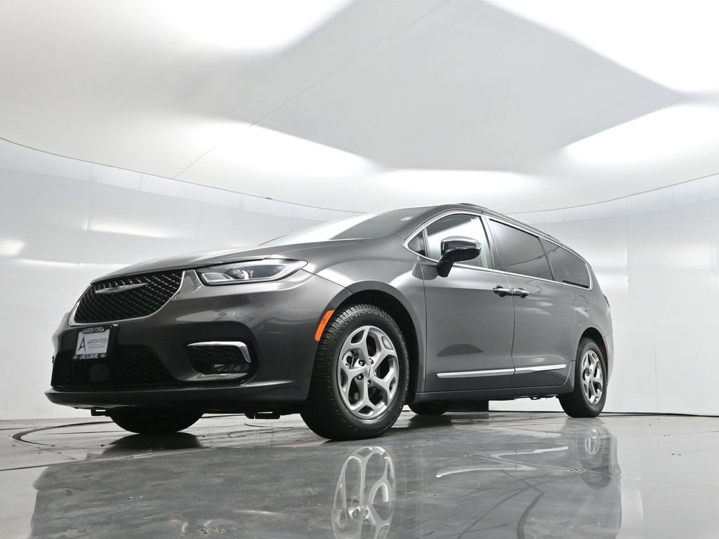 Used 2023 Chrysler Pacifica Limited image 53