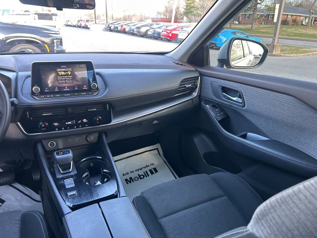 Used 2022 Nissan Rogue SV image 14