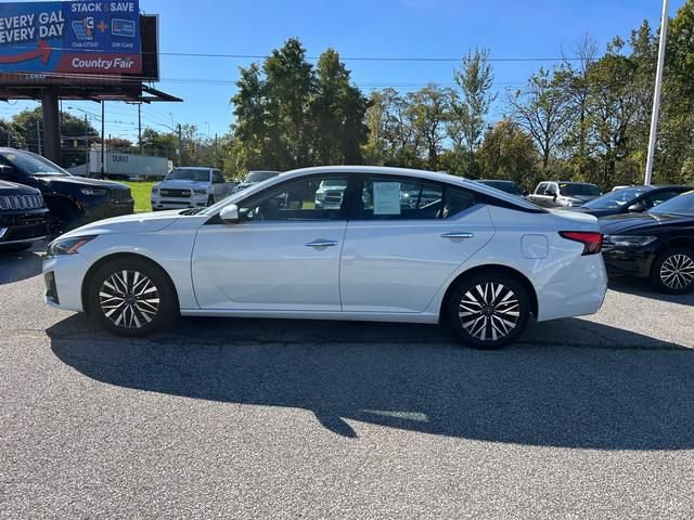 Used 2023 Nissan Altima 2.5 SV FWD image 6
