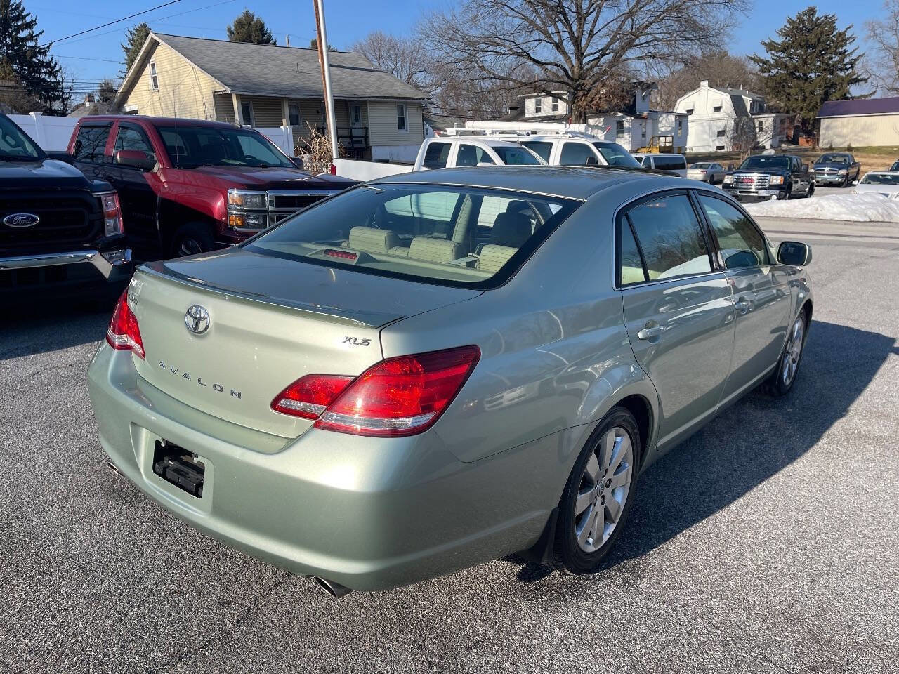 Used 2005 Toyota Avalon XLS image 6