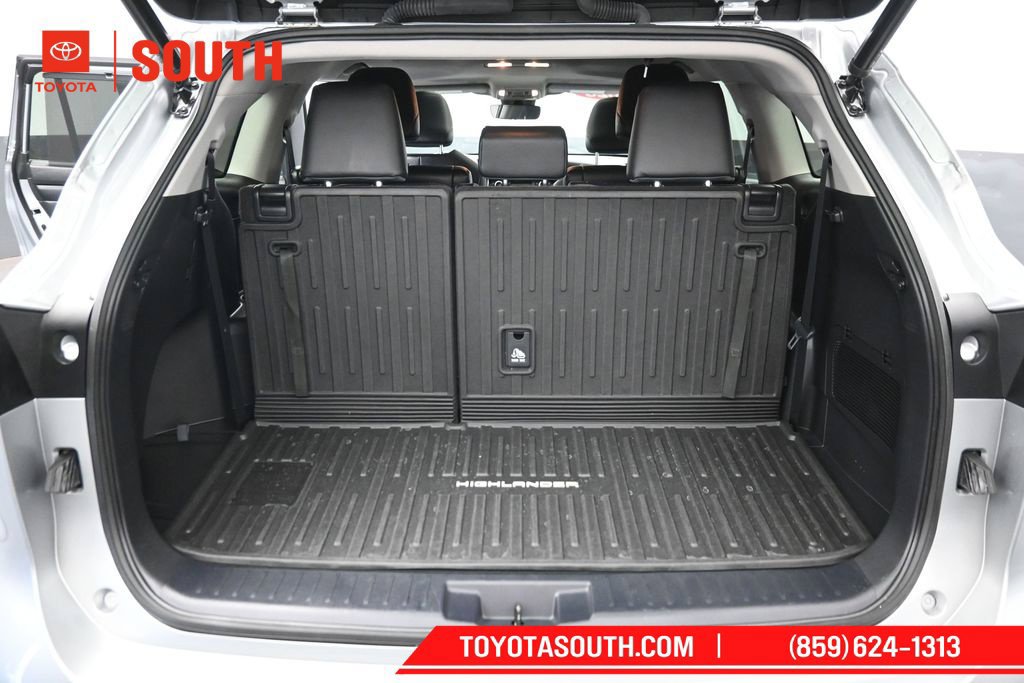 Used 2023 Toyota Highlander XLE AWD/4WD image 31