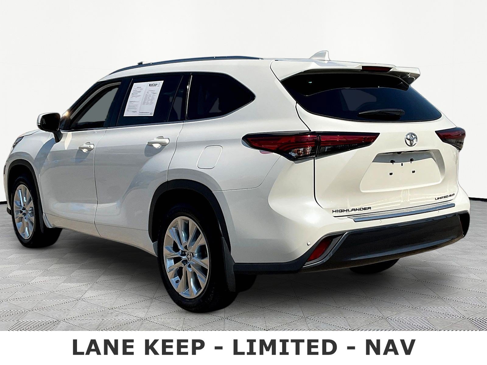 Used 2021 Toyota Highlander Limited AWD/4WD image 4