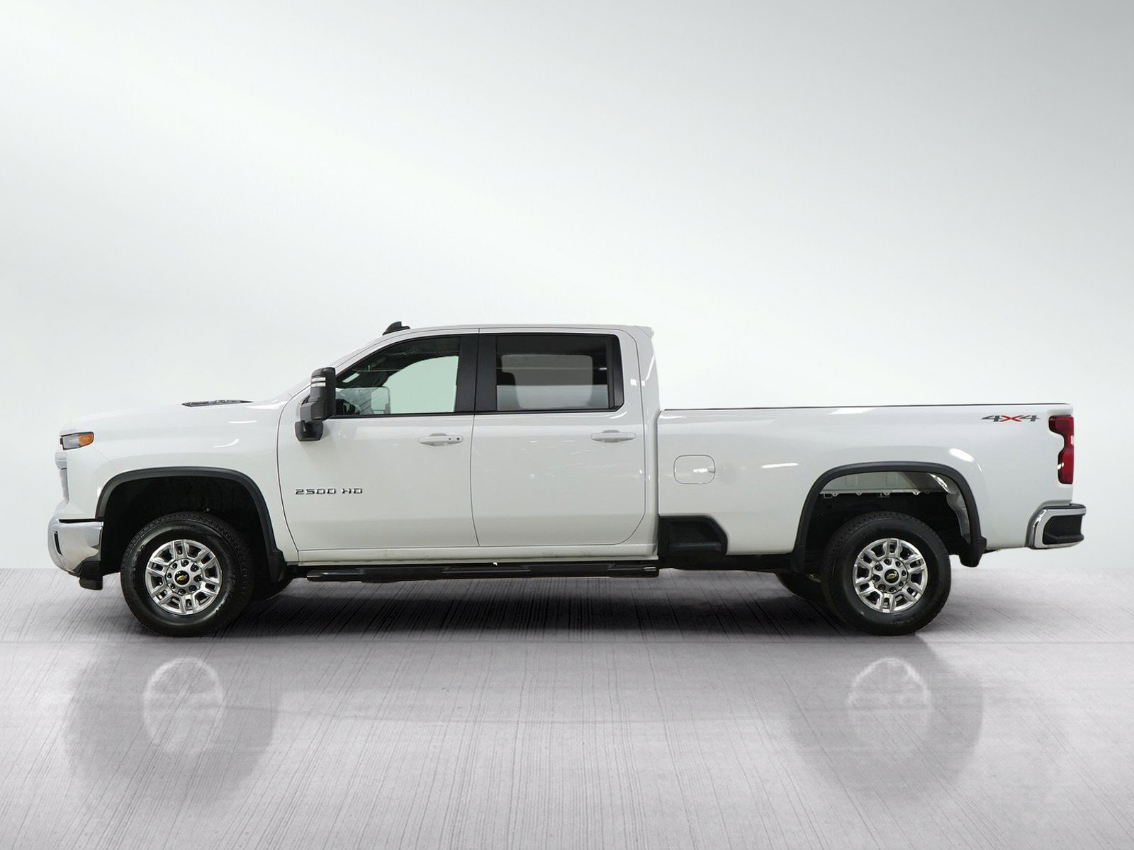 Used 2025 Chevrolet Silverado 2500 LT w/ Convenience Package AWD/4WD image 3