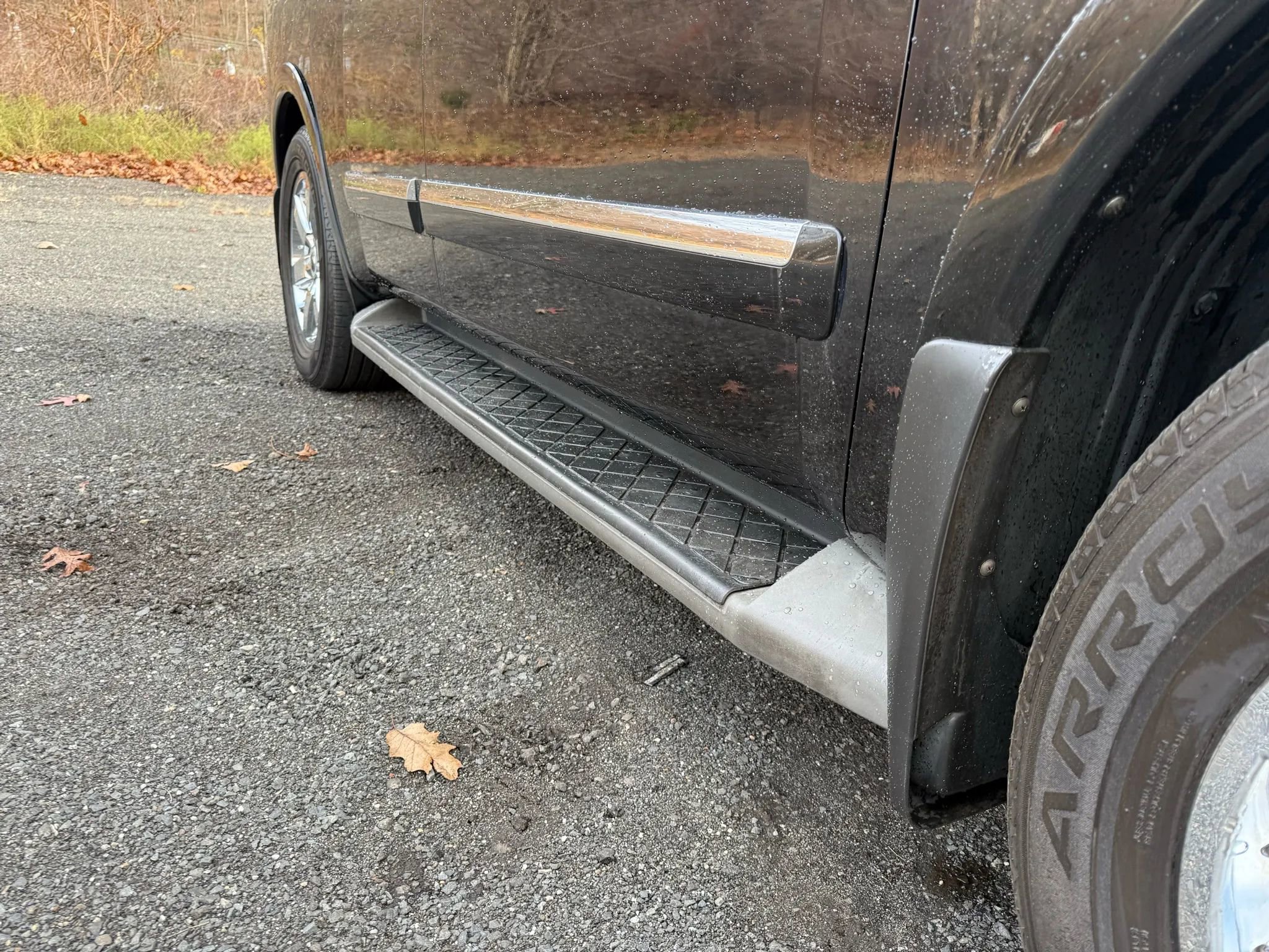 Used 2010 Nissan Armada Platinum w/ Captain Seat Pkg image 11