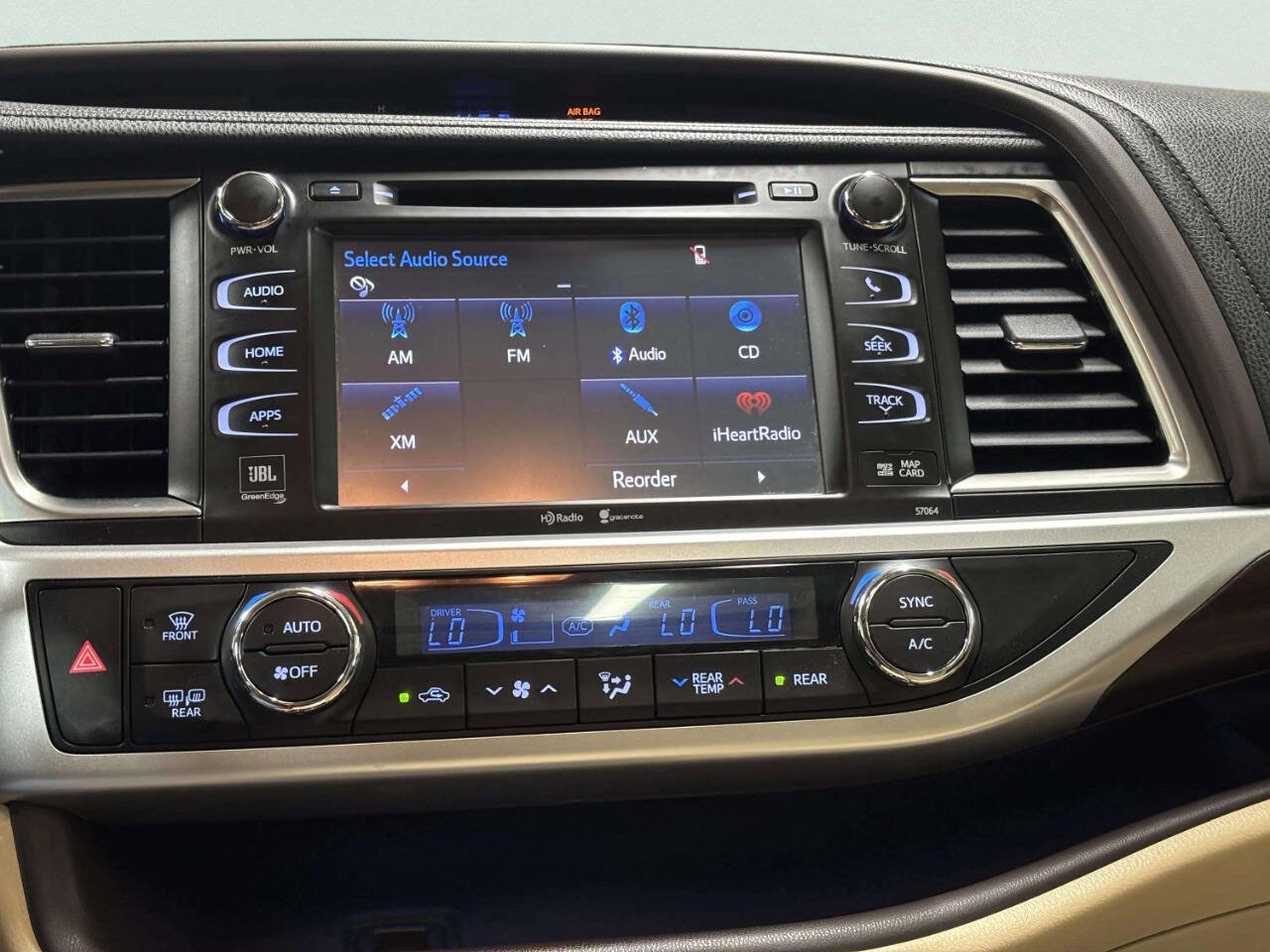 Used 2014 Toyota Highlander Limited w/ Driver Technology Package AWD/4WD image 27