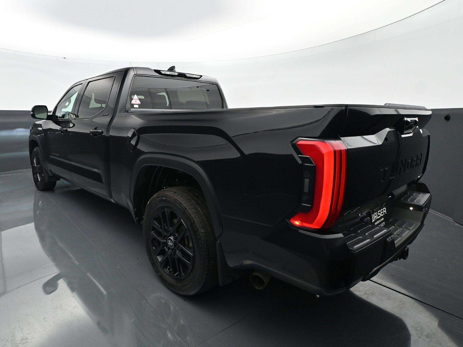 Used 2025 Toyota Tundra Limited AWD/4WD image 5