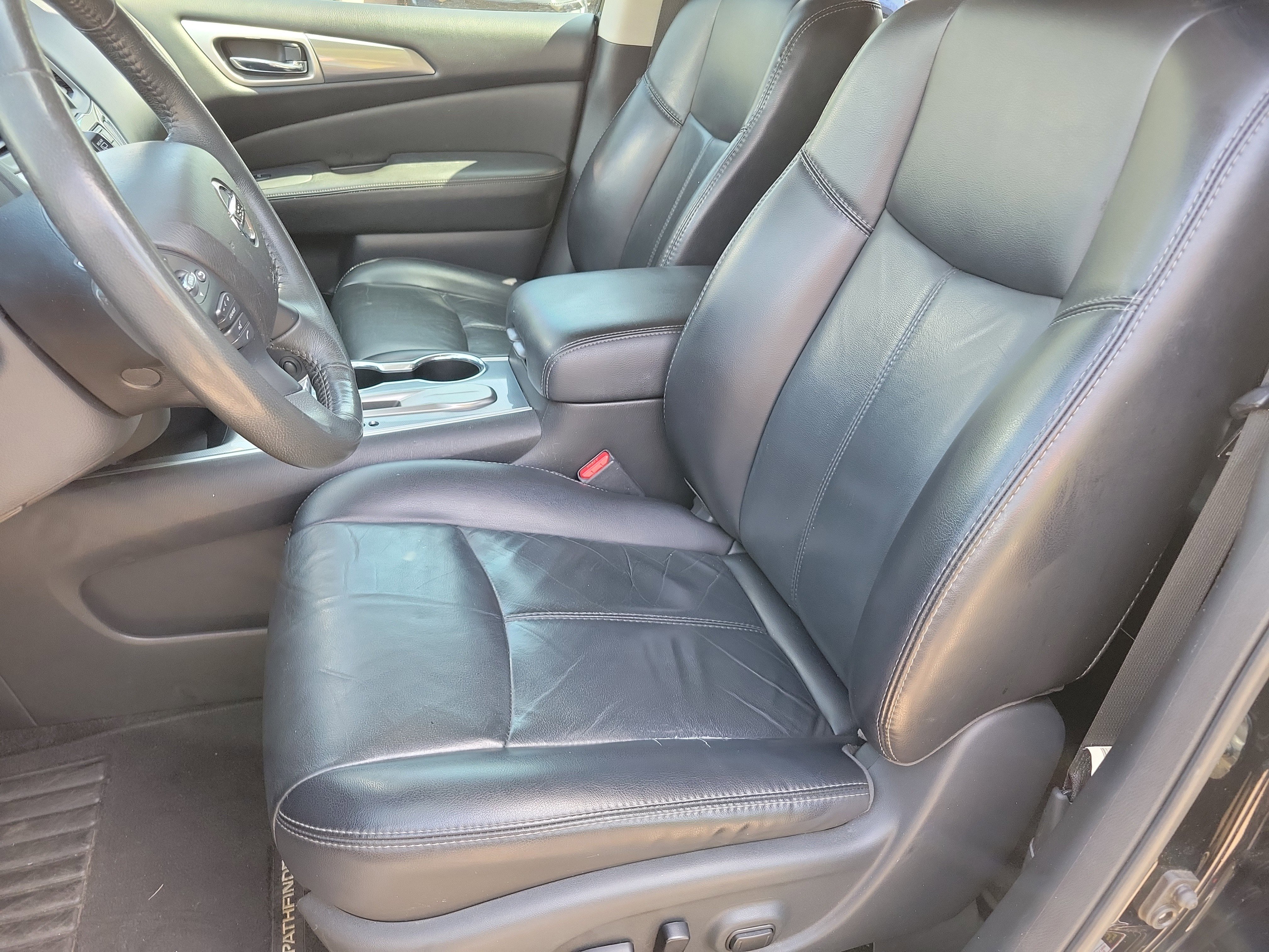 Used 2018 Nissan Pathfinder SL FWD image 4