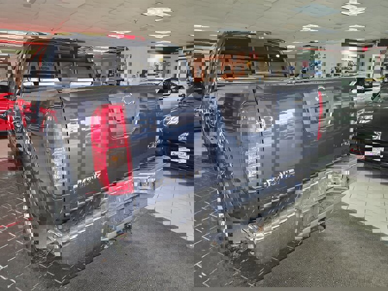 Used 2018 Nissan Frontier SV image 5