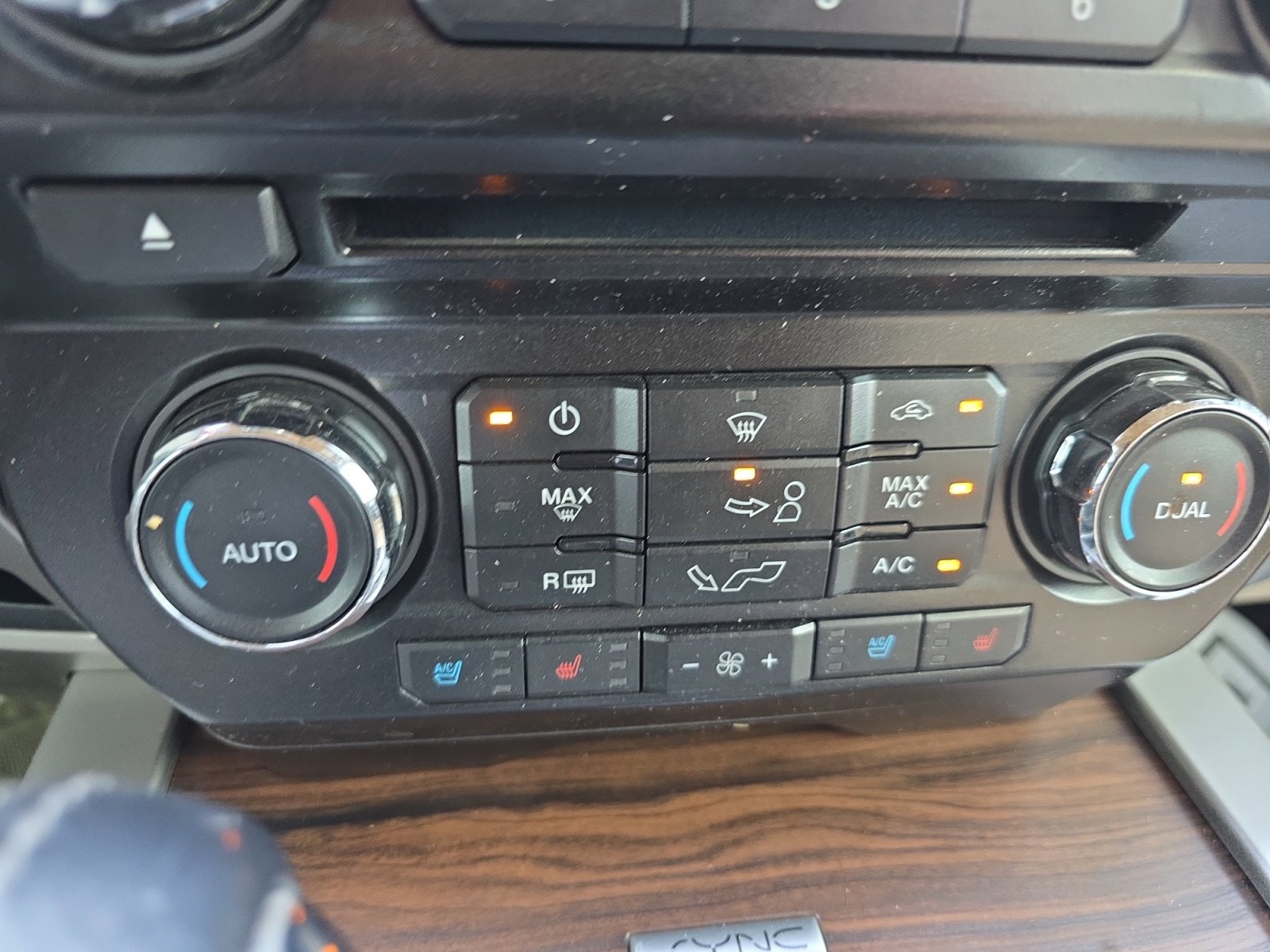 Used 2016 Ford F150 Lariat image 16