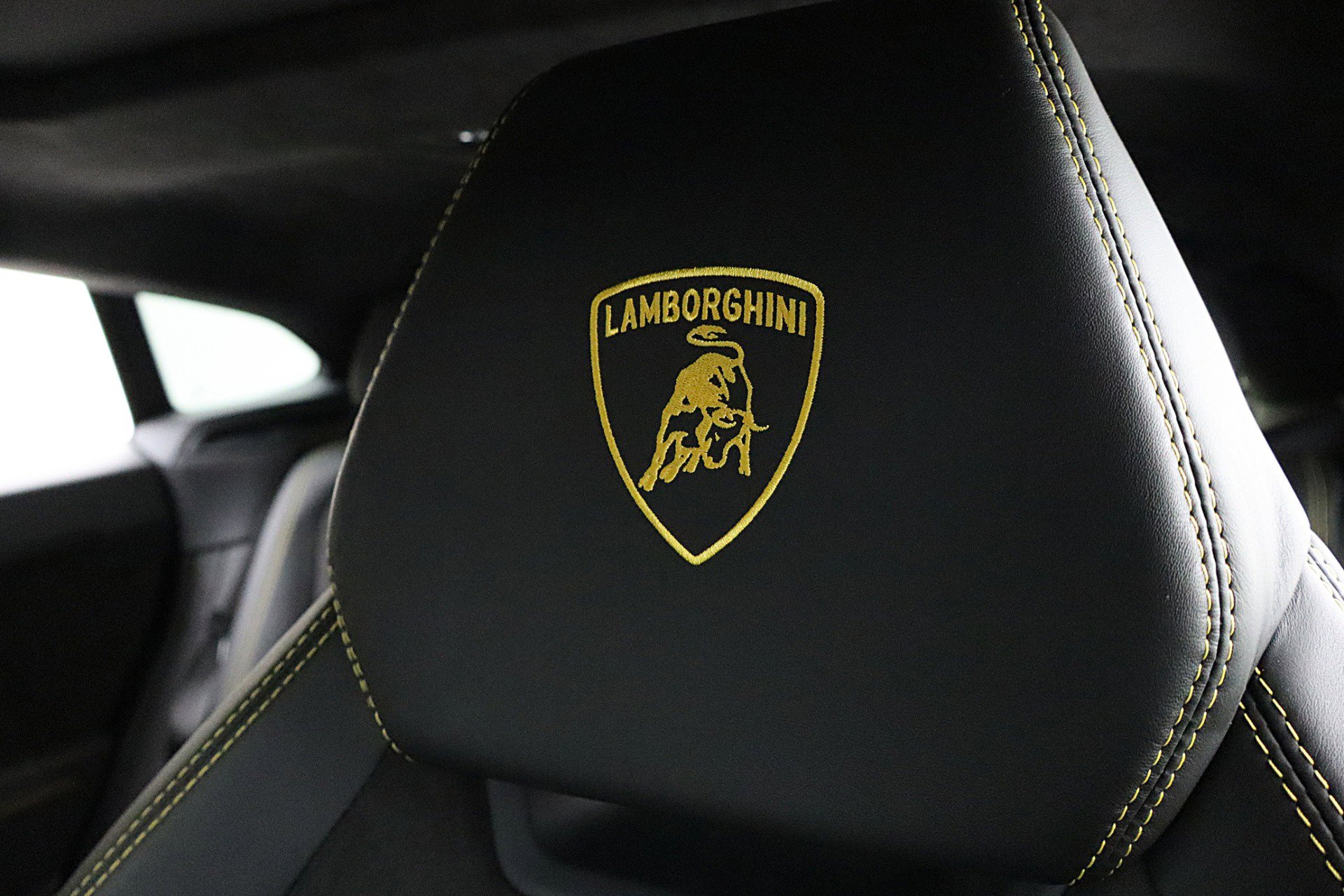 Used 2022 Lamborghini Urus image 31