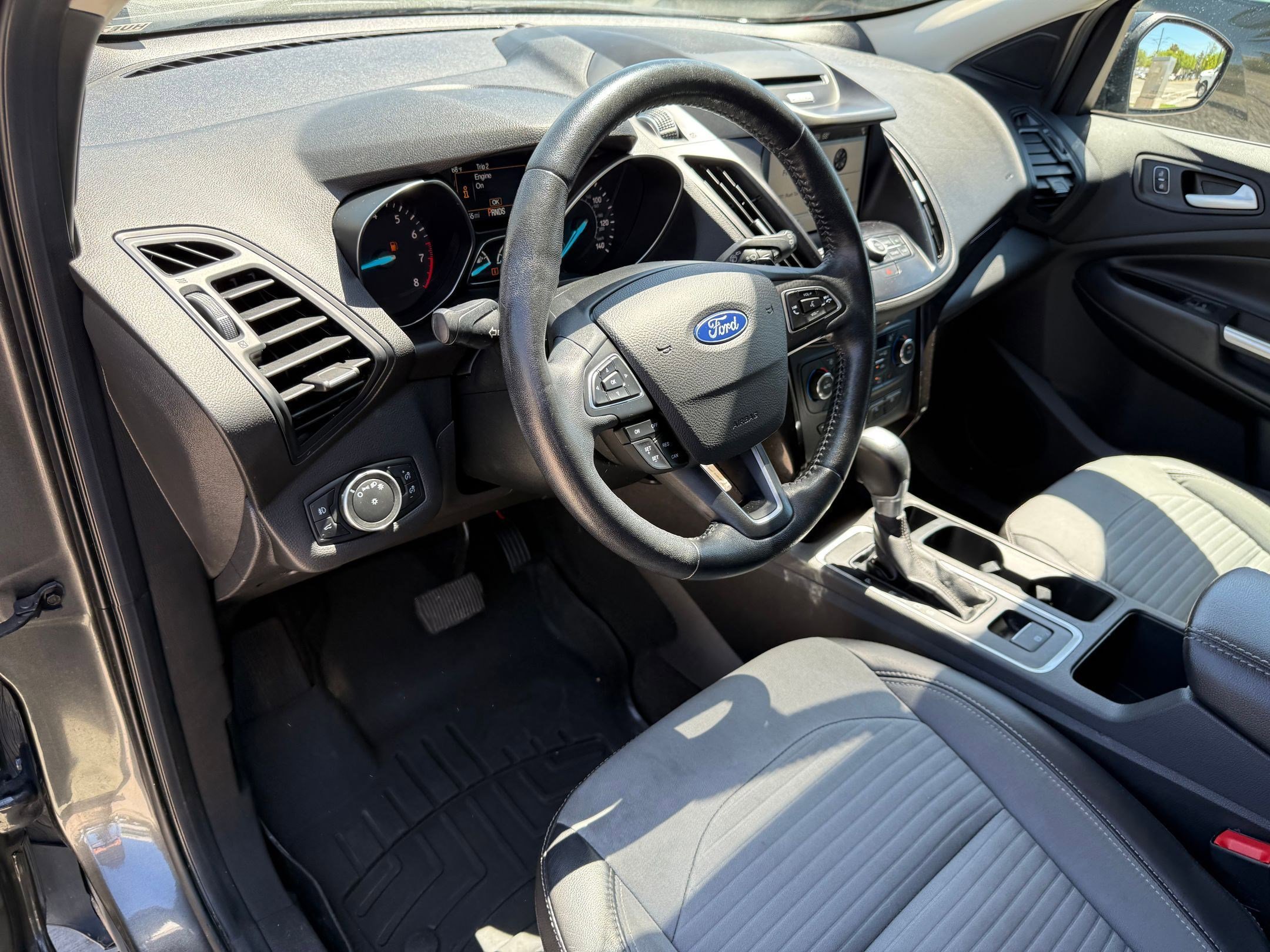 Used 2017 Ford Escape SE w/ Equipment Group 201A AWD/4WD image 15