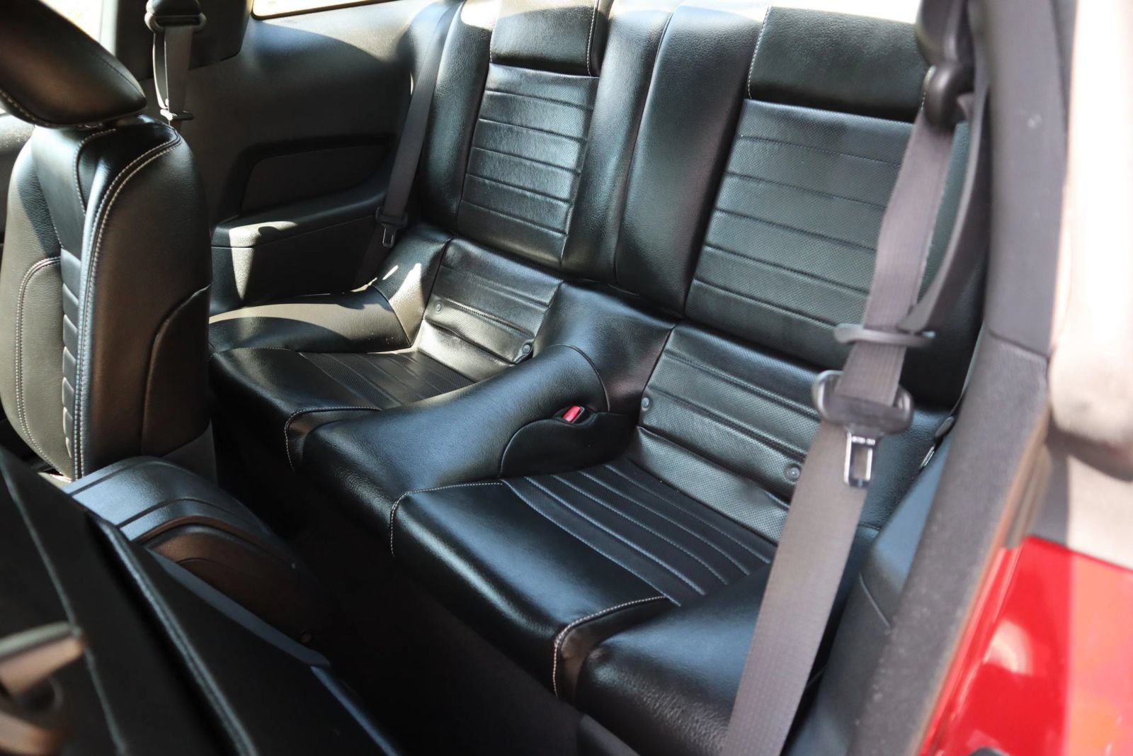 Used 2010 Ford Mustang Coupe RWD image 10
