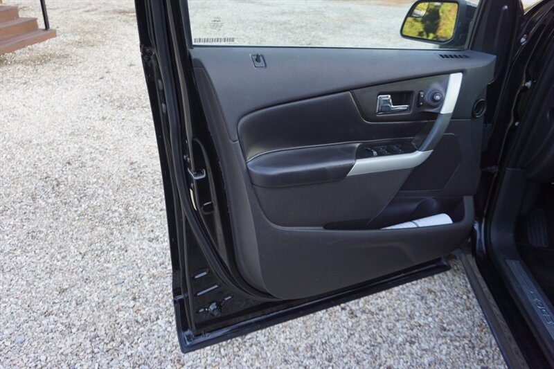 Used 2012 Ford Edge Limited w/ Driver Entry Pkg FWD image 24
