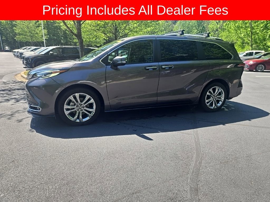 Used 2023 Toyota Sienna Platinum FWD image 10