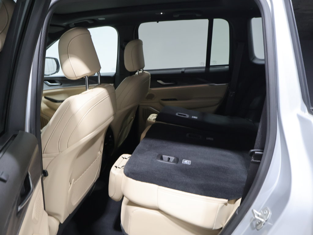 Certified 2023 Jeep Grand Cherokee Limited w/ Luxury Tech Group II AWD/4WD image 19