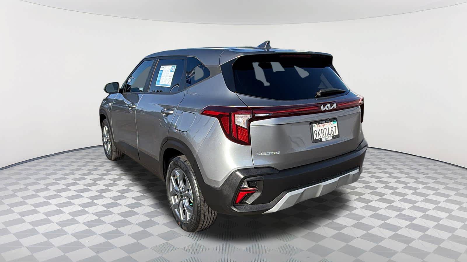 Used 2024 Kia Seltos LX AWD/4WD image 7