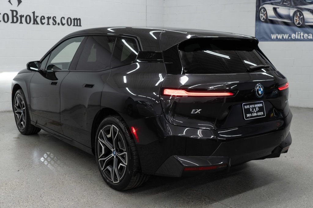 Used 2024 BMW iX xDrive50 w/ Premium Package AWD/4WD image 6