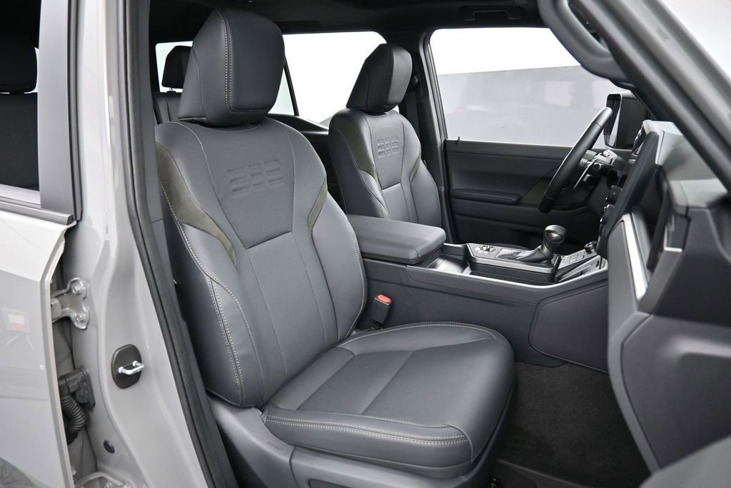 Used 2024 Lexus GX 550 AWD/4WD image 30