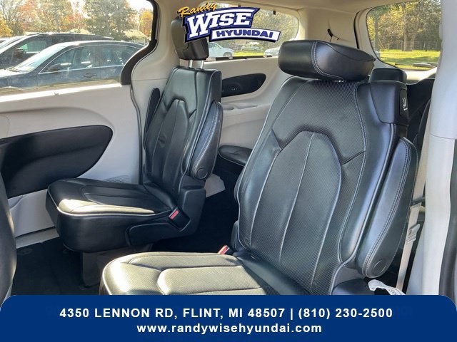 Used 2018 Chrysler Pacifica Limited FWD image 22